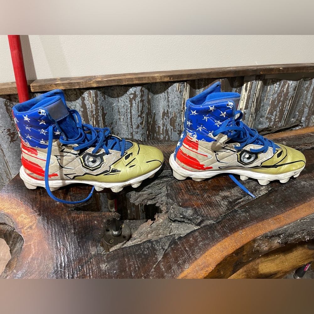 boys 6Y size under Armour football cleats